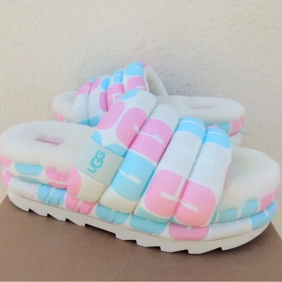 ✨新品　UGG W PRIDE SLIDE Pride Logo UGG Unveils Exclusive Collection For LGBTQ Pride Month To